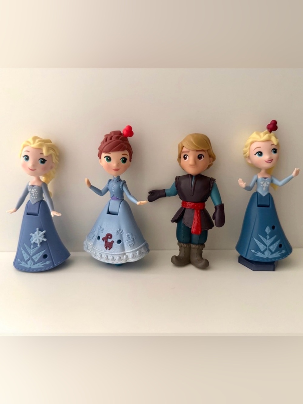 DISNEY Frozen Arendelle Traditions Collection Set